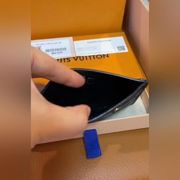 Louis Vuitton Card Holder - Picture 6 of 8
